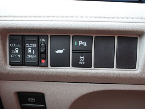 New 2026 Honda Odyssey Touring image 32