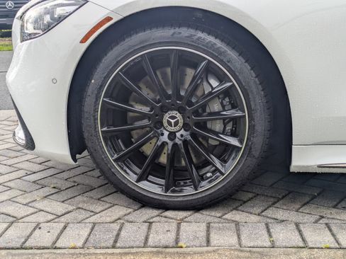 New 2025 Mercedes-Benz S 580 4MATIC Sedan image 3