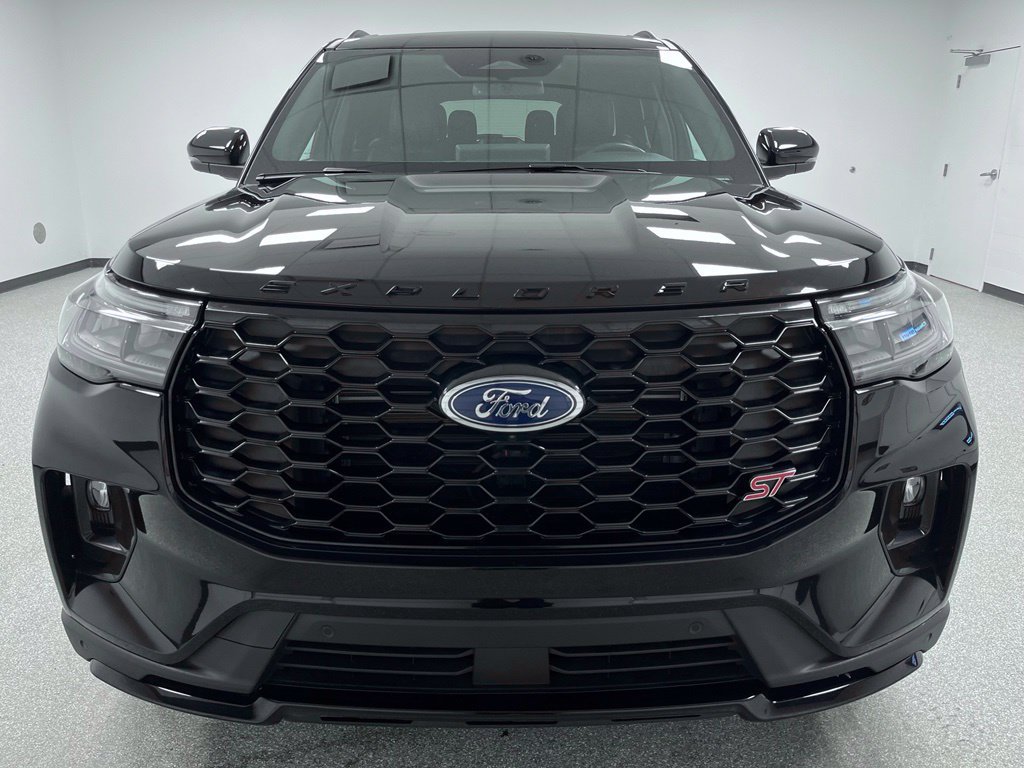 Used 2025 Ford Explorer ST AWD/4WD image 3