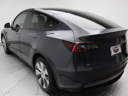 Used 2021 Tesla Model Y Long Range image 11