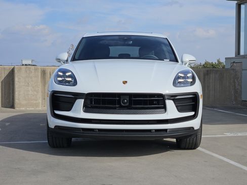 Certified 2025 Porsche Macan image 11