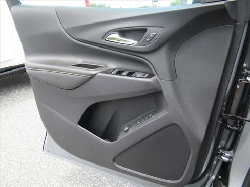 Used 2024 Chevrolet Equinox Premier FWD image 18