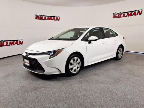 Used 2021 Toyota Corolla LE FWD image 3
