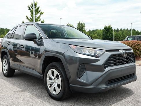 Used 2019 Toyota RAV4 LE FWD image 3