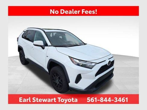 Certified 2022 Toyota RAV4 XLE w/ Convenience Package FWD image 1