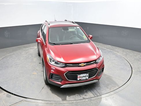 Used 2020 Chevrolet Trax LT w/ Sun & Sound Package image 24
