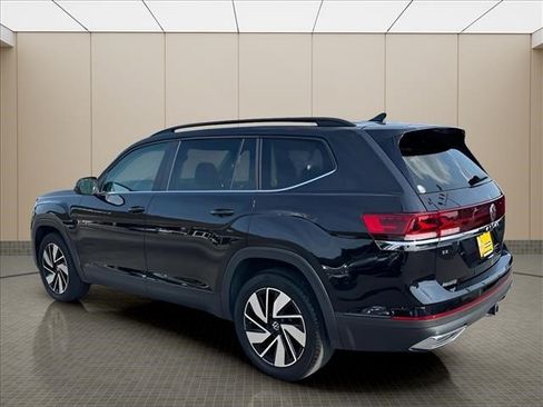 Used 2025 Volkswagen Atlas SE AWD/4WD image 4