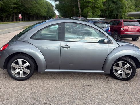 Used 2006 Volkswagen Beetle Coupe w/ Package 1 FWD image 8