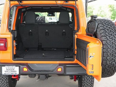New 2025 Jeep Wrangler Unlimited Rubicon w/ Convenience Group AWD/4WD image 12