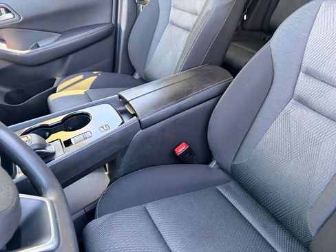 Certified 2024 Nissan Rogue SV FWD image 18