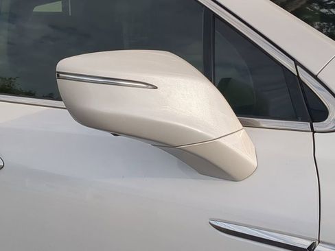 Used 2021 Buick Enclave Essence image 12