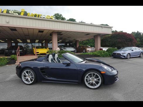 Used 2018 Porsche 718 Boxster RWD image 1