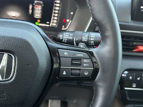 Used 2025 Honda Pilot Elite image 32