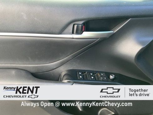 Used 2018 Toyota Camry XSE image 25