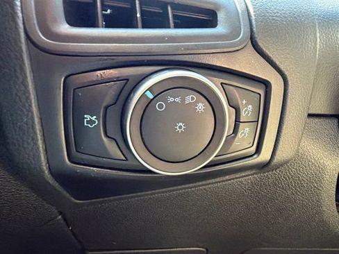 Used 2017 Ford Focus SE w/ Cold Weather Package FWD image 20