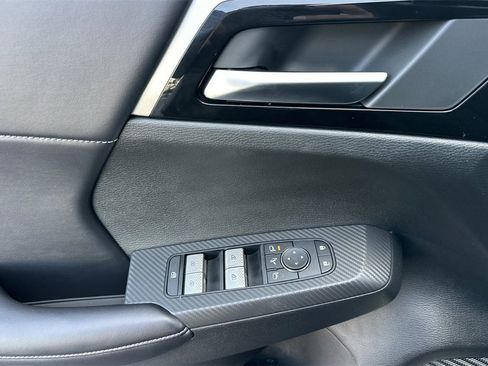 New 2025 Mitsubishi Outlander SE image 12