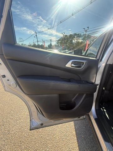 Used 2018 Nissan Pathfinder FWD image 16