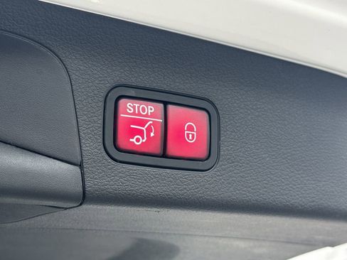 Used 2022 Mercedes-Benz GLS 450 4MATIC image 23