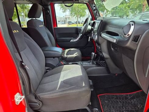 Used 2015 Jeep Wrangler Unlimited Sahara w/ Connectivity Group AWD/4WD image 18