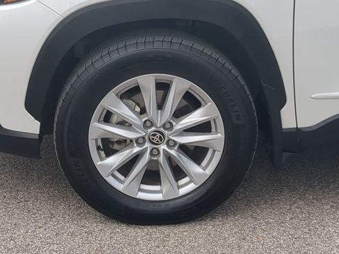 Used 2024 Toyota Corolla Cross LE image 11