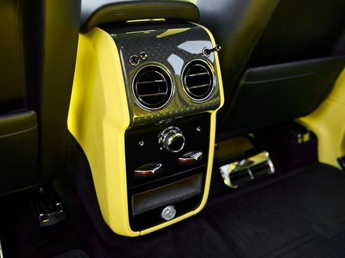 Used 2022 Rolls-Royce Cullinan Black Badge w/ Dark Exterior Package image 58