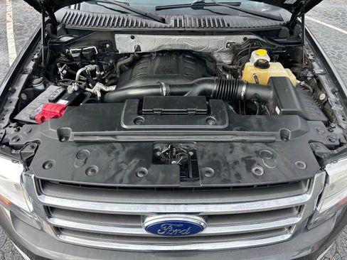 Used 2017 Ford Expedition XLT image 16