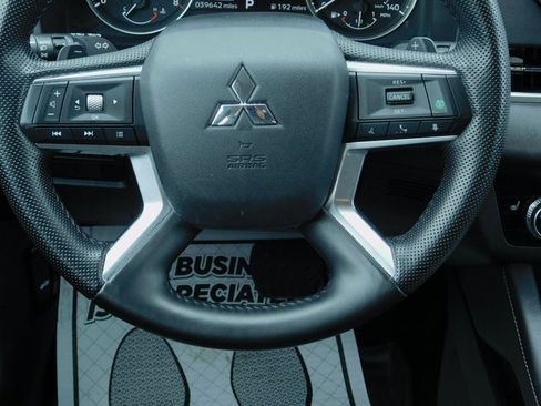Used 2024 Mitsubishi Outlander SE image 18