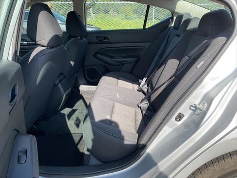 Used 2024 Nissan Altima 2.5 SV FWD image 12