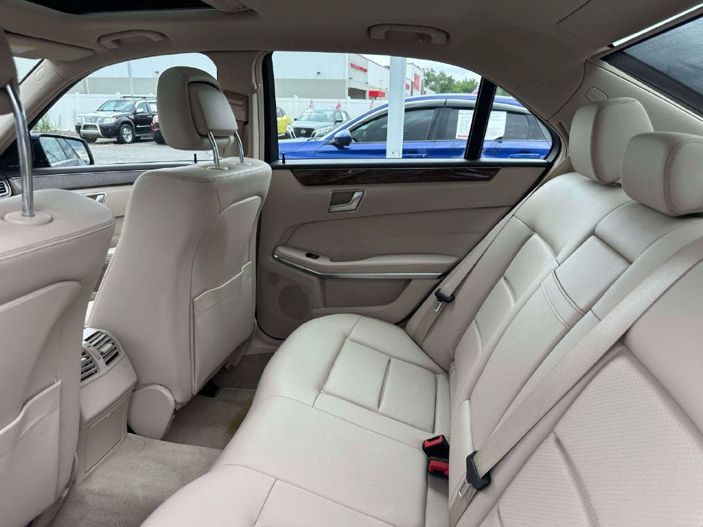 Used 2014 Mercedes-Benz E 350 4MATIC Sedan image 10