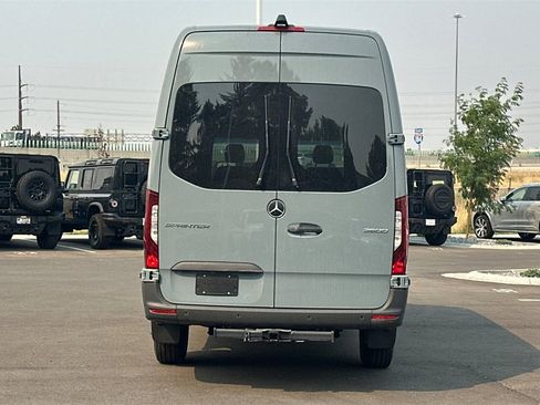 Used 2024 Mercedes-Benz Sprinter 2500 image 4