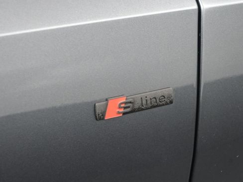 Used 2019 Audi Q8 Premium Plus w/ Premium Plus image 13