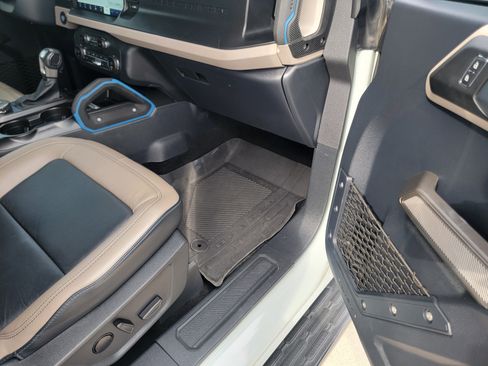 Used 2023 Ford Bronco Wildtrak image 9