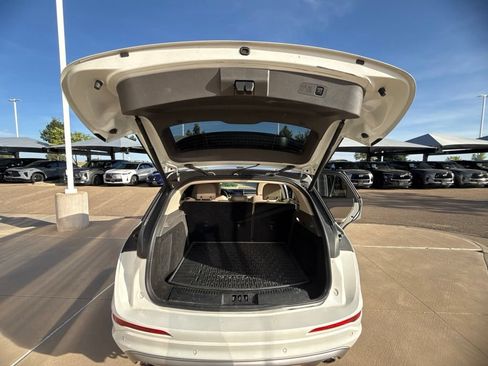 Used 2021 Lincoln Corsair AWD image 10