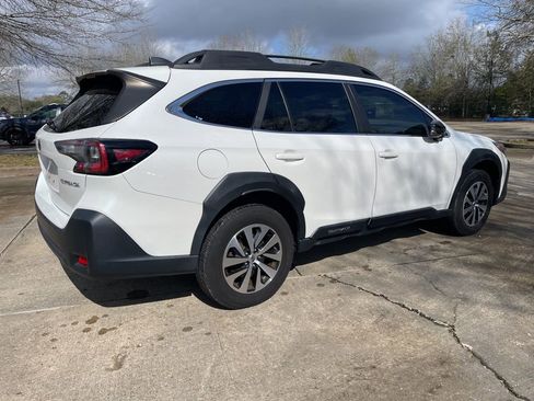 Used 2023 Subaru Outback Premium image 5
