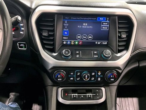 Used 2023 GMC Acadia SLE w/ LPO, Black Accent Package image 15