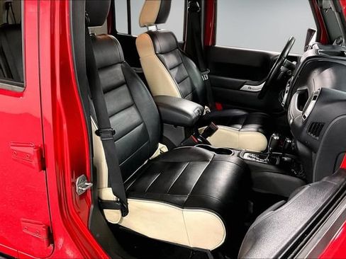 Used 2012 Jeep Wrangler Unlimited Sahara w/ Connectivity Group AWD/4WD image 25