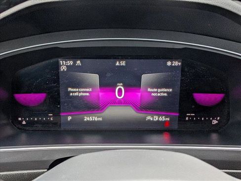 Used 2022 Volkswagen Tiguan SE R-Line image 11