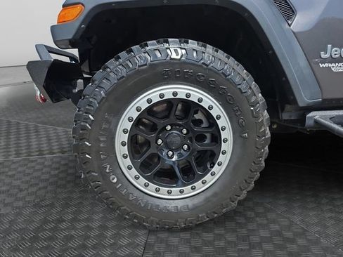 Used 2018 Jeep Wrangler Unlimited Sport S AWD/4WD image 32