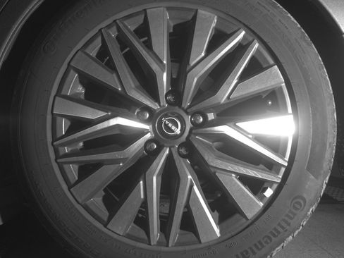 Used 2025 Nissan Altima 2.5 SV FWD image 14