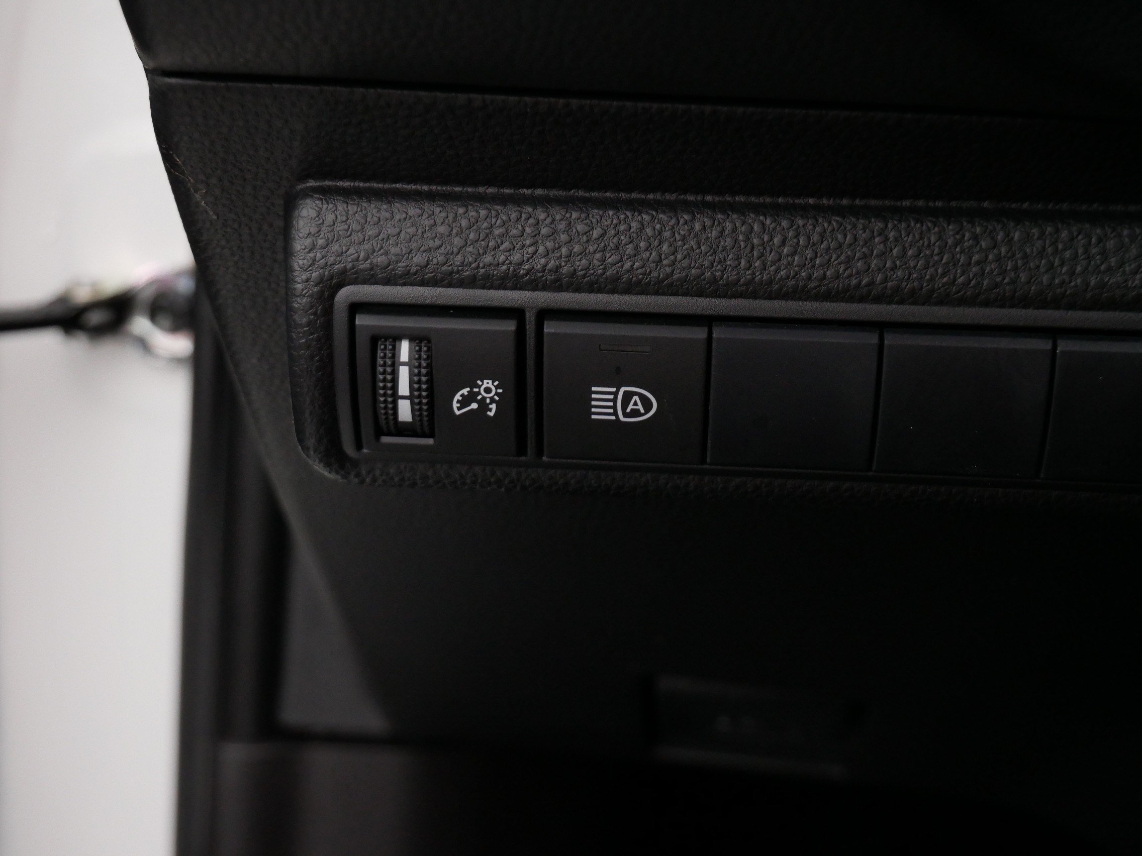 Used 2021 Toyota Corolla LE FWD image 28