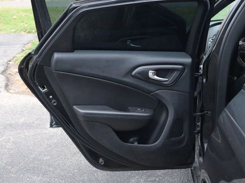 Used 2015 Chrysler 200 S w/ Navigation & Sound Group I image 10