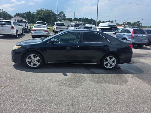 Used 2014 Toyota Camry LE FWD image 2