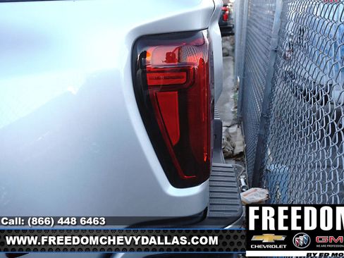 Used 2023 GMC Sierra 3500 Denali w/ Technology Package image 8