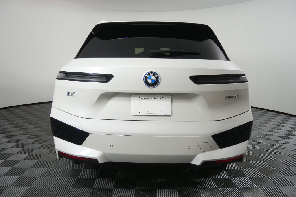 Used 2024 BMW iX xDrive50 w/ Premium Package AWD/4WD image 5