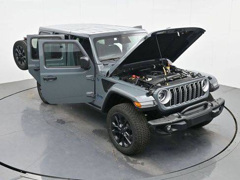 Used 2025 Jeep Wrangler Sahara 4xe image 38