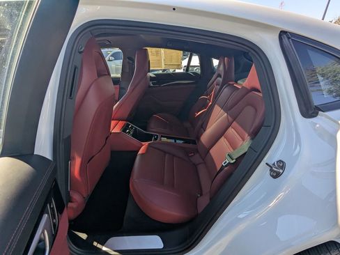 Used 2018 Porsche Panamera 4 image 25