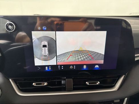 New 2026 Chevrolet Equinox LT w/ Safety and Technology Package FWD image 23