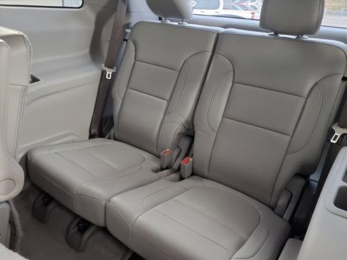 Used 2018 GMC Acadia SLT image 24