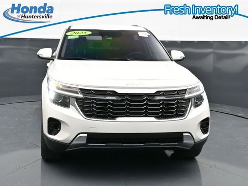 Used 2025 Kia Seltos EX FWD image 3
