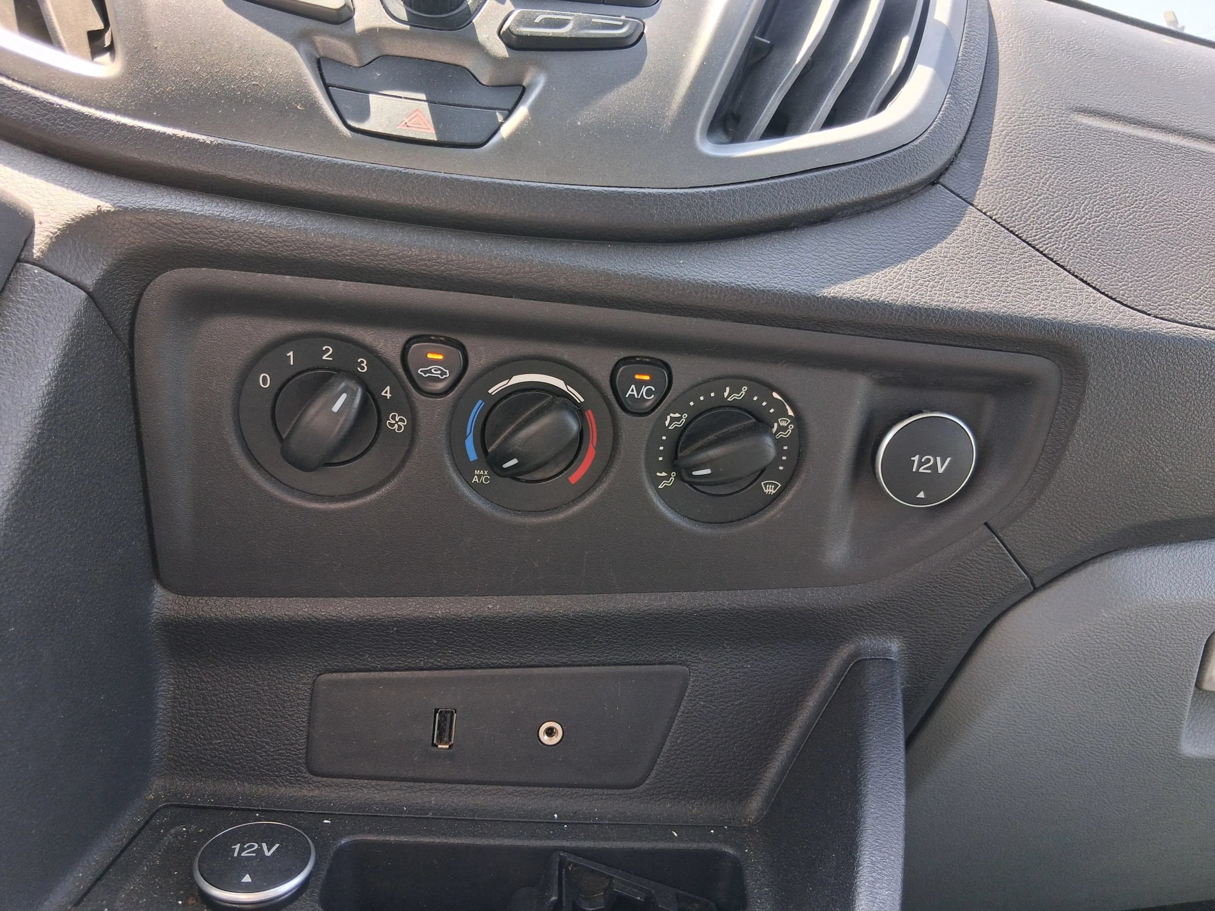 Used 2016 Ford Transit 150 130 Low Roof RWD image 34
